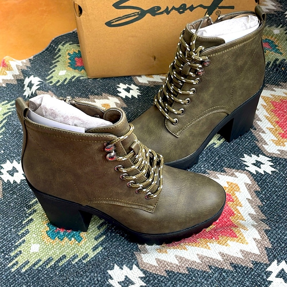 NEW Seven7 Flat Iron Combat Lace Up Boots Size 7
